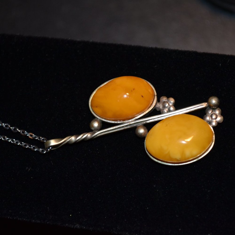 Cloudy Baltic Amber Pendant with Silver Tone Chain - Picture 8 of 8